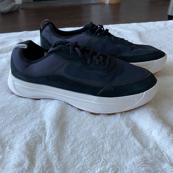 Sorel Women’s Ona Low Sneakers in Black Suede with White Platform Bottom Size 10 - Picture 3 of 13